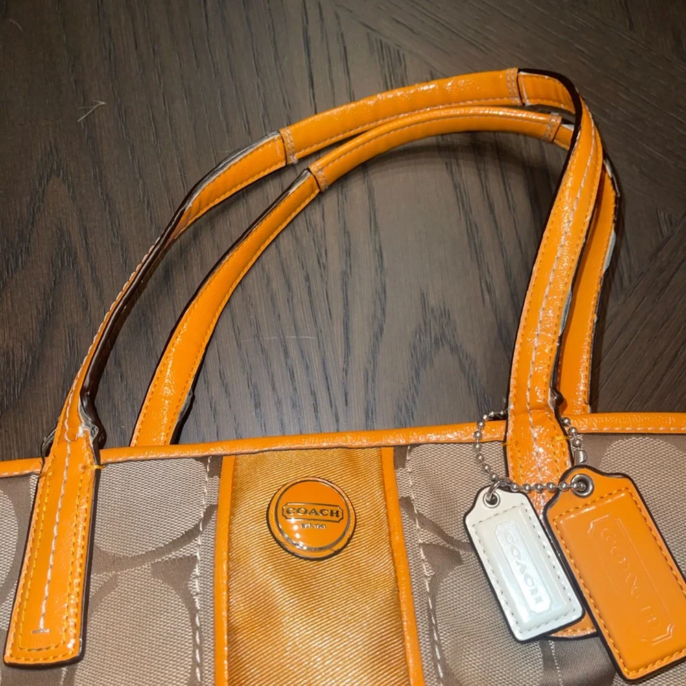 Coach - Picture 3 of 6